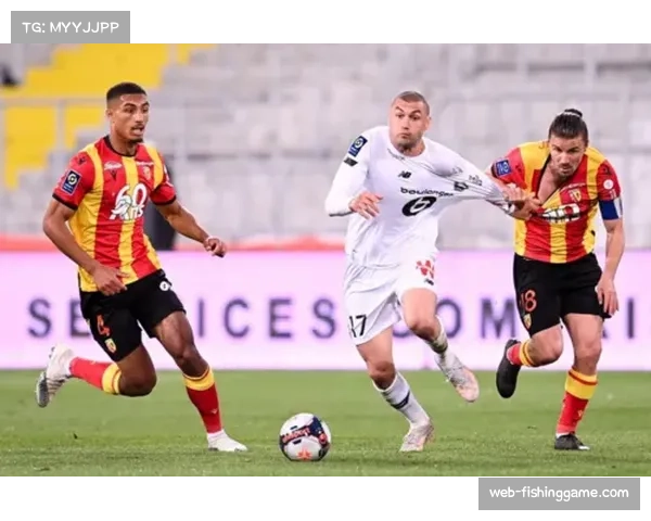 朗斯六连胜登顶暴露巴黎卫冕隐患,萨热战术变革成赛季转折